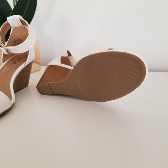 White wedge sandal - Picture 4 of 5